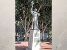 Estátua de Frei Junípero Serra em Los Angeles 