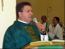 Monsenhor Roberto Frasolin.