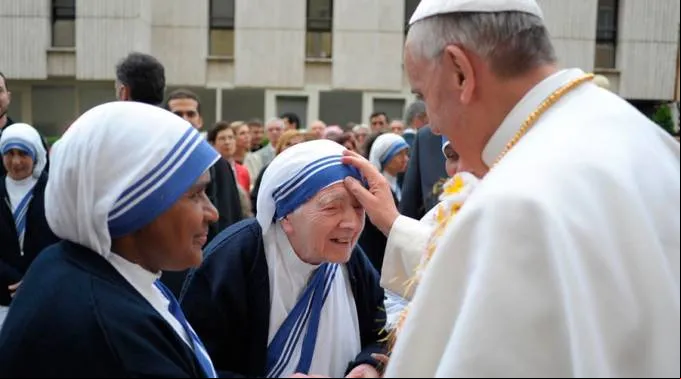 papafranciscovisitamisionerasdelacaridadvaticano.jpg ?? 