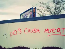 Pichações ofensivas no Colégio Reina de la Paz de Brunete em Madri (Espanha).
