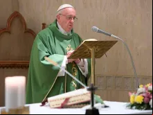 Papa Francisco celebrando Missa.
