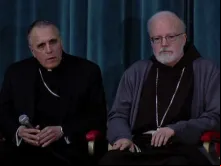 Os cardeais DiNardo e O'Malley na conferência de imprensa