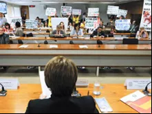 Pró-vidas se manifestam contra a aprovação do aborto na discussão da quinta-feira