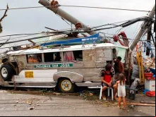 Escombros após a agem do tufão Haiyan.