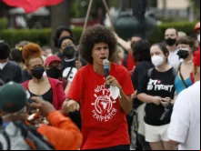 Renato Freitas na manifestação em fevereiro em Curitiba