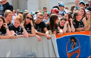 Um grupo de jovens presentes na audiência geral de hoje na Praça de São Pedro. Foto Petrik Bohumil